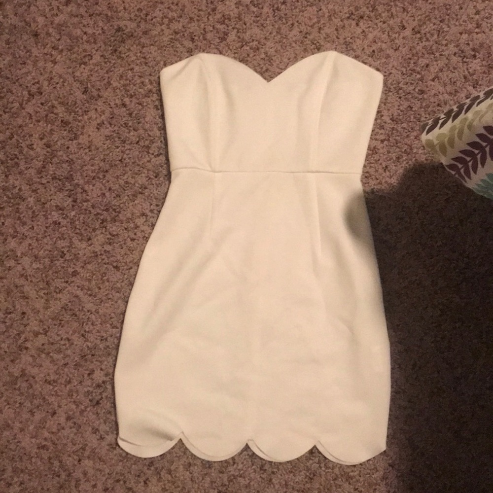 Super cute white dress never worn!